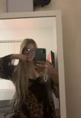 CurvyBlondie